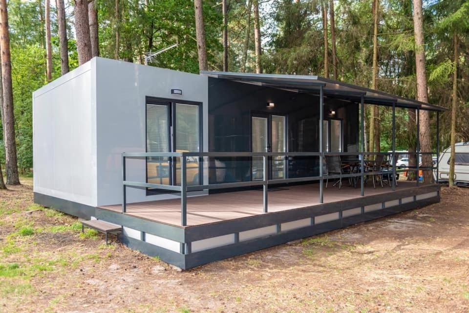 Кемпинги Pole Namiotowe Głęboczek Rekownica Mazury Domek - 2 x sypialnia, Salon , Łazienka z widokiem na jezioro Rekownica-4